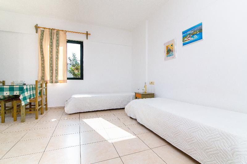 Dionysos Apartments Сталида Экстерьер фото