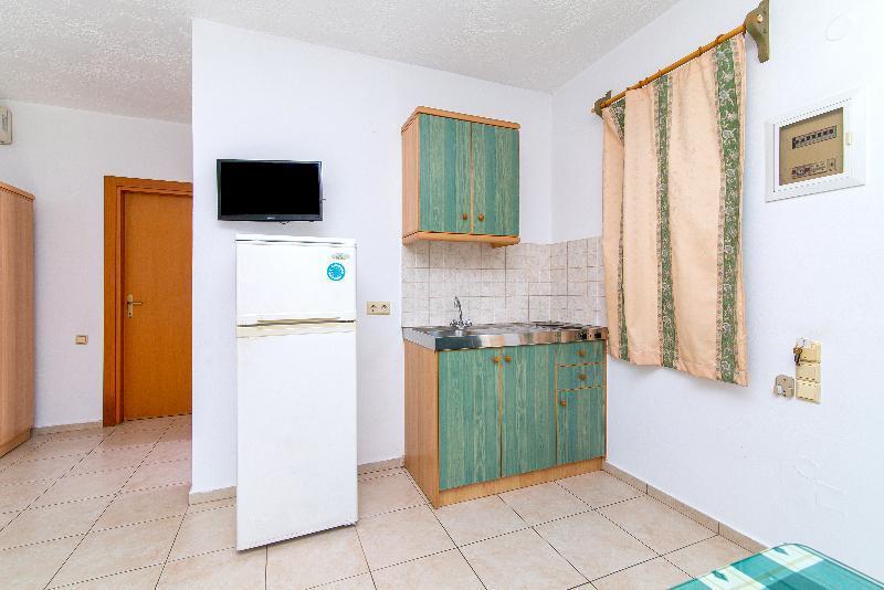 Dionysos Apartments Сталида Экстерьер фото